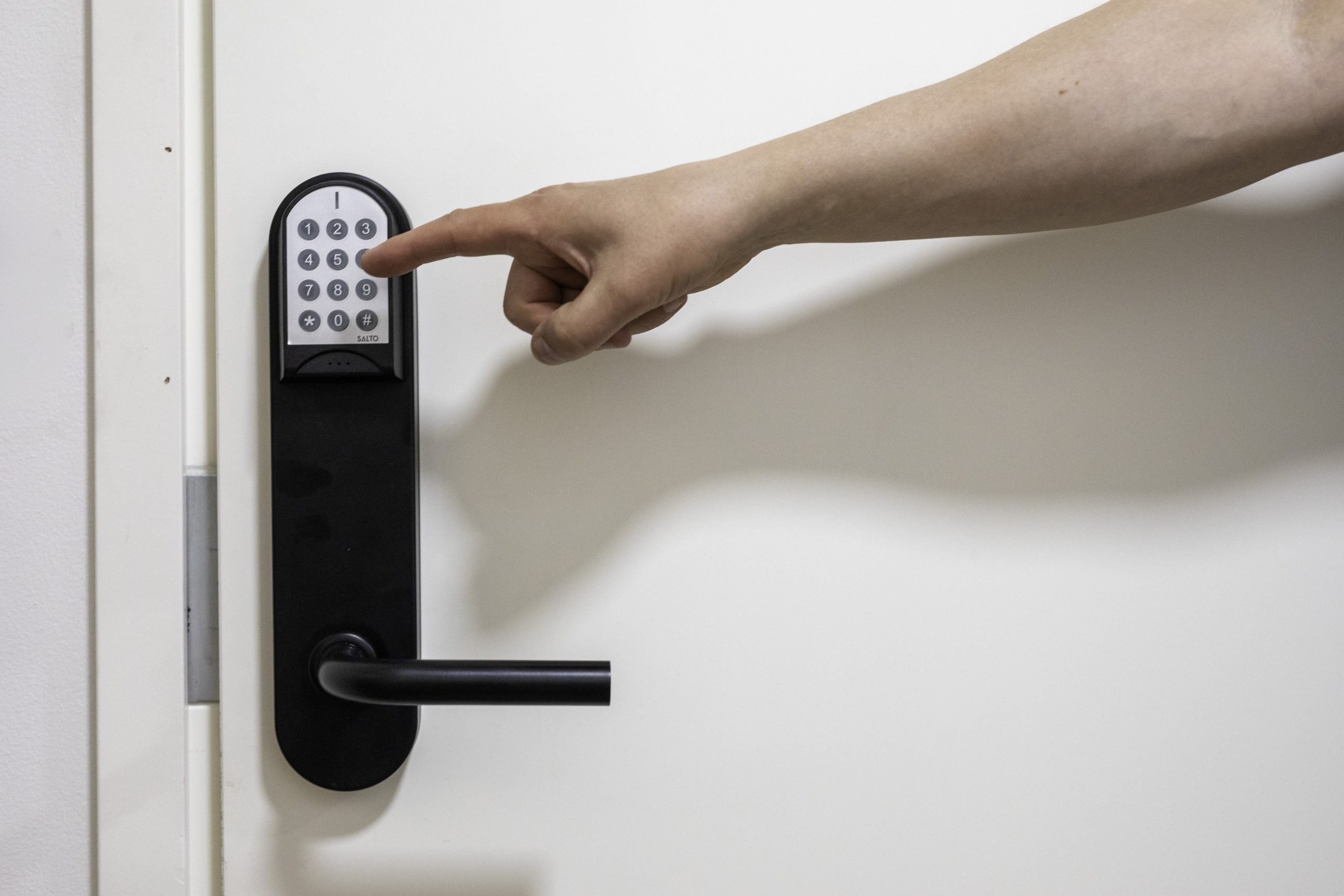 Easy to enter, keyless entry. The codes are delivered directly to the tenant as txt - Vuokrakaista